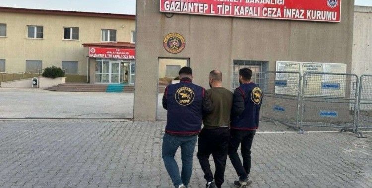 Kesinleşmiş 20 yıl cezası bulunan uyuşturucu taciri yakalandı
