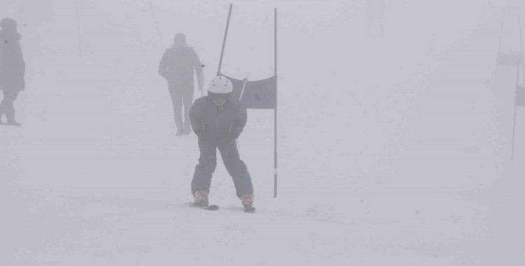 Bitlis’te “Alp Disiplini ve Snowboard İl Birinciliği Kayak Yarışması” yapıldı
