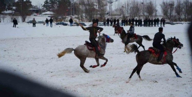 Ciritçi baba ciritçi oğlunu eksi 15 derece havada askere ciritle uğurladı
