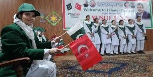 Bakan Tekin, Pakistan’da Kınnaırd Kız Lisesi’ni ziyaret etti
