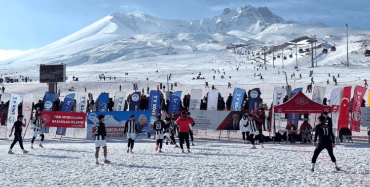 Erciyes'te Kar Ragbi Türkiye Şampiyonası heyecanı başladı