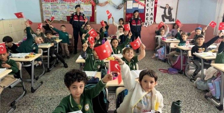 Aydın’da minik öğrencilere "j" harfini jandarma öğretti
