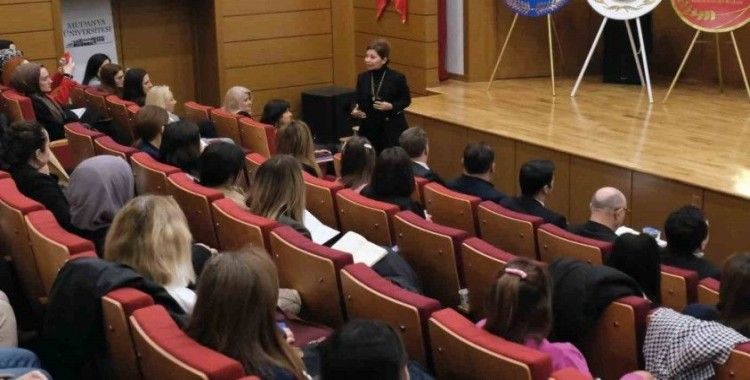 Mudanya Üniversitesi’nde yeni dünyada çocuk olmak semineri gerçekleştirildi
