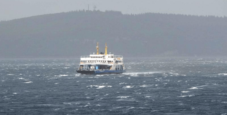 Kuzey Ege'de deniz ulaşımına fırtına engeli