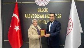 Emekliliğe ayrılan personellere plaketleri verildi
