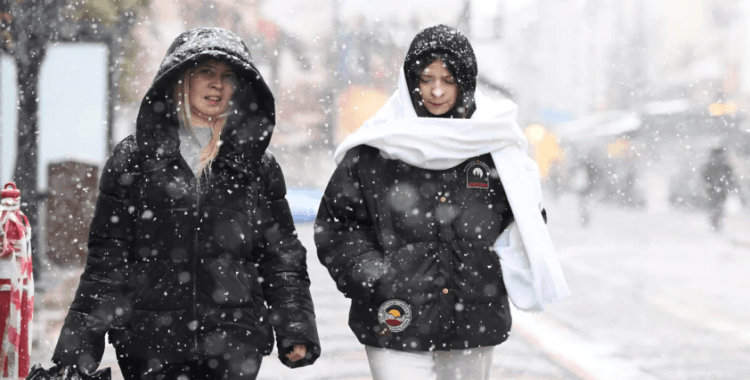 Meteoroloji ve AKOM'dan uyarı: İstanbullular dikkat, kar pazartesi geri geliyor