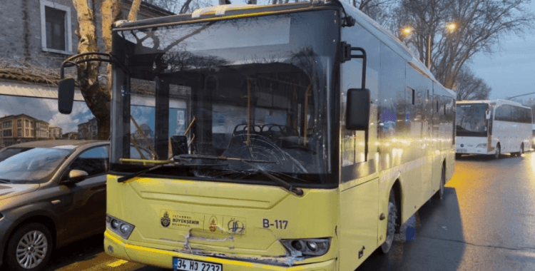 Şişli'de kırmızı ışıkta duramayan İETT Otobüsü öndeki jipe çarptı: 2 yaralı