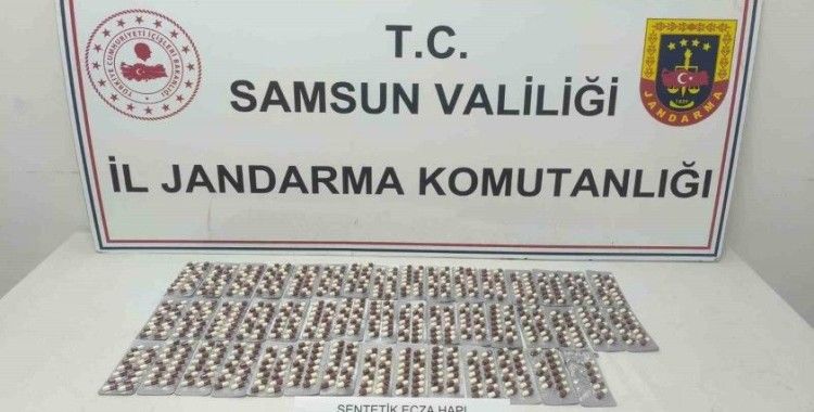 Jandarma uyuşturucu madde ele geçirdi