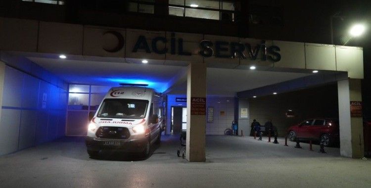 Niğde'de araç bariyerlere çarptı: 1 ölü, 2 yaralı