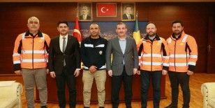 Sultanbeyli’de gönülleri fetheden personele Belediye Başkanı Ali Tombaş’tan ödül
