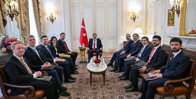 Cumhurbaşkanı Yardımcısı Yılmaz, İngiliz milletvekili Khan ile görüştü