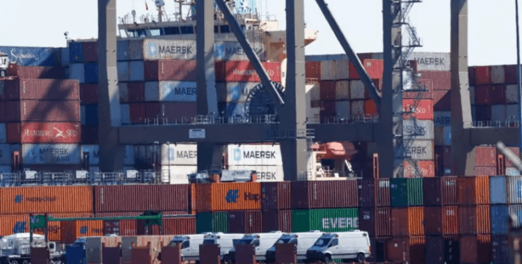 Trump'ın Kanada, Meksika ve Çin'e yeni gümrük vergileri yürürlüğe girdi