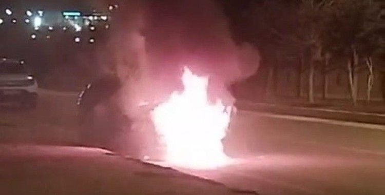 Seyir halindeki otomobil yandı

