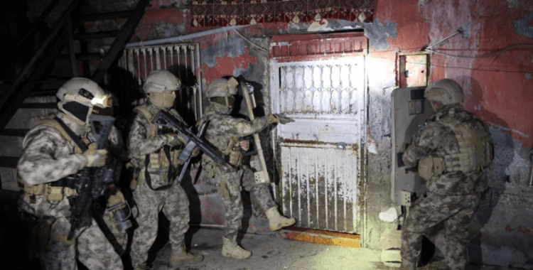 Adana'da uyuşturucu operasyonlarında 76 şüpheli yakalandı