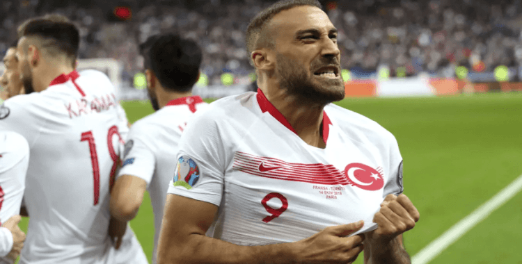 Fenerbahçe'nin yıldız ismi Cenk Tosun Japonya yolcusu