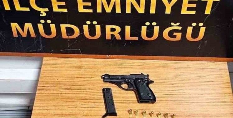 Antakya’da durdurulan araçta uyuşturucu ve silah ele geçirildi
