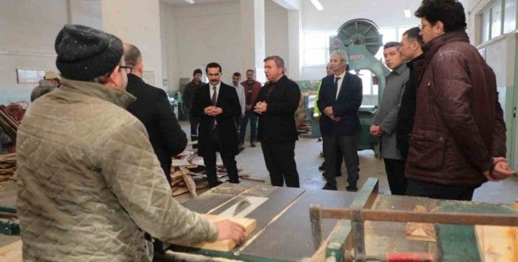 Refahiye’de arı kovanı çıtası üretim atölyesi açıldı
