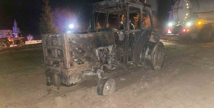 Tokat’taki yangında samanlık ve traktör küle döndü
