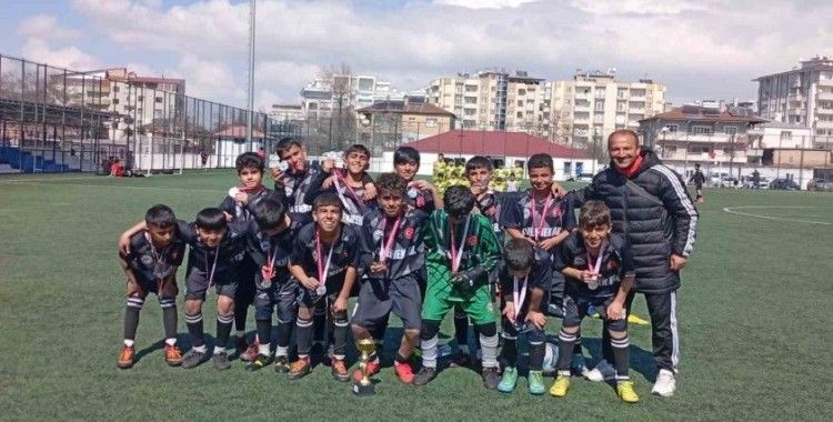 Özalp YİBO Futbol Takımı il ikincisi oldu

