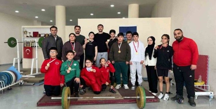 Kilolarca ağırlık kaldırdılar