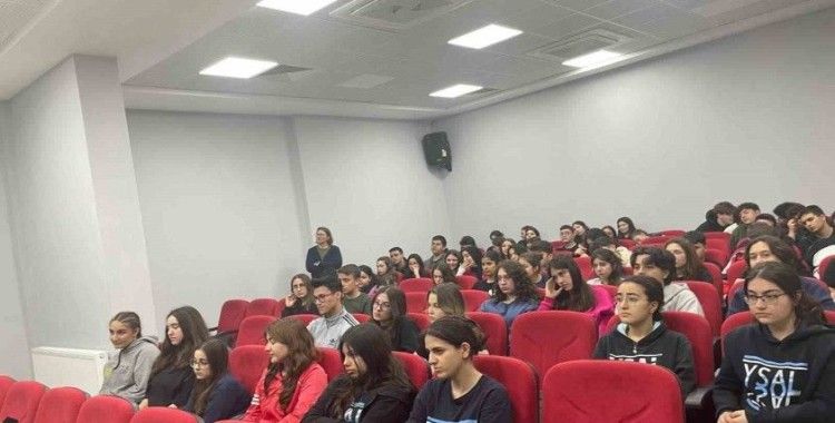 Öğrenciler sağlık sektörü ve hekimliği yakından tanıdı
