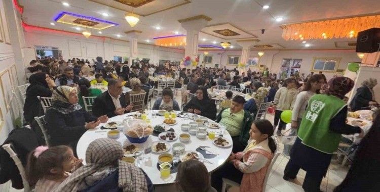 Kahta’da ’Dünya Yetimler Günü’ dolayısıyla iftar programı düzenlendi
