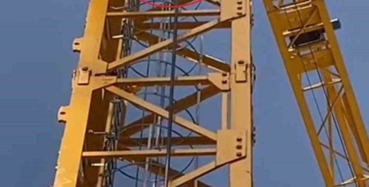 50 metrelik kule vinçte hayat kurtaran operasyon kamerada
