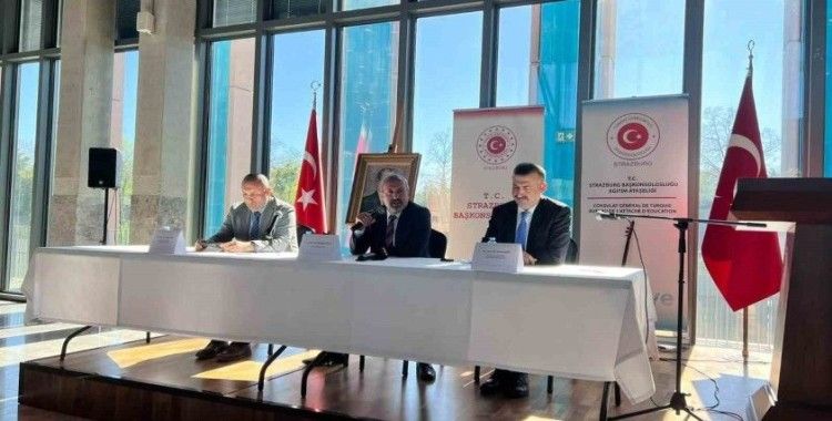 Yalovalı öğrenciler Strazburg’ta Türk dili paneline katıldı
