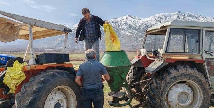 Erzincan meralarında gübreleme çalışmaları başladı
