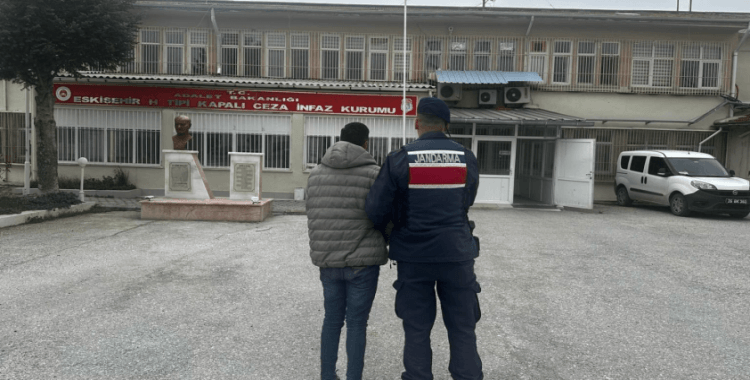 Kesinleşmiş 20 yıl hapis cezası bulunan şahıs hırsızlık yaparken suçüstü yakalandı
