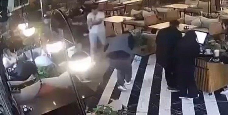 Elazığ’da 2 kişinin yaralandığı silahlı saldırı kamerada
