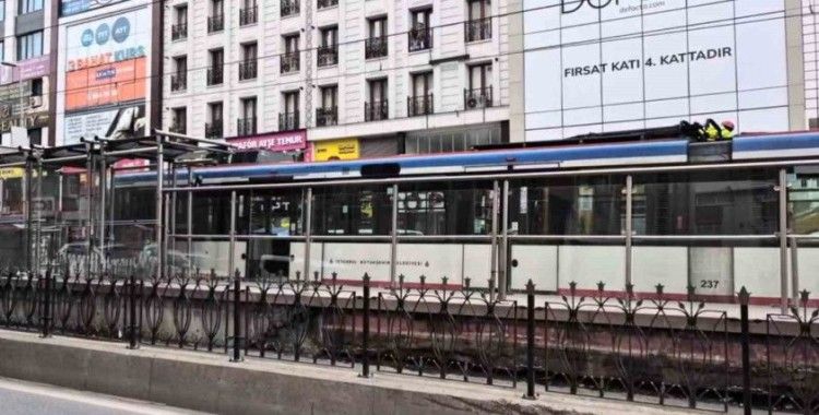 Sultangazi’de tramvay seferleri durdu, yoğunluk yaşandı
