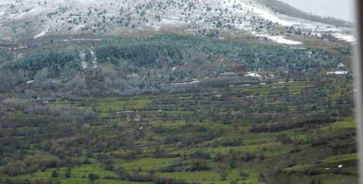 Posof’ta bahar ile gelen kar
