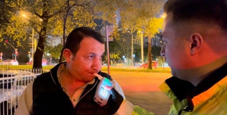 Rüyasında gördü ehliyetsiz ve alkollü yakalandı...
