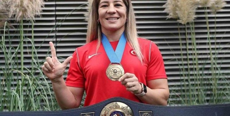 Yasemin Adar Yiğit, mindere veda etti
