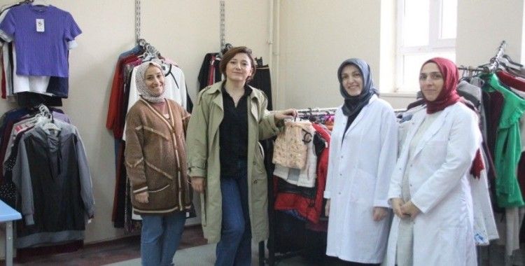 Şanlıurfalı öğrenciler, ihtiyaç sahibi akranları için ’Sevgi Mağazası’ kurdu
