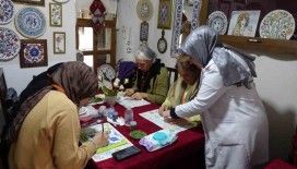 Çinicilik kursu sayesinde hem stres atıyorlar hem de aile bütçesine katkıda bulunuyorlar
