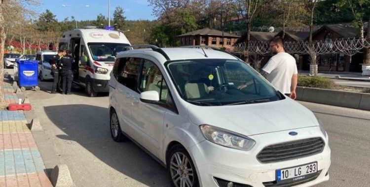 2 yaşındaki çocuğa otomobil çarptı
