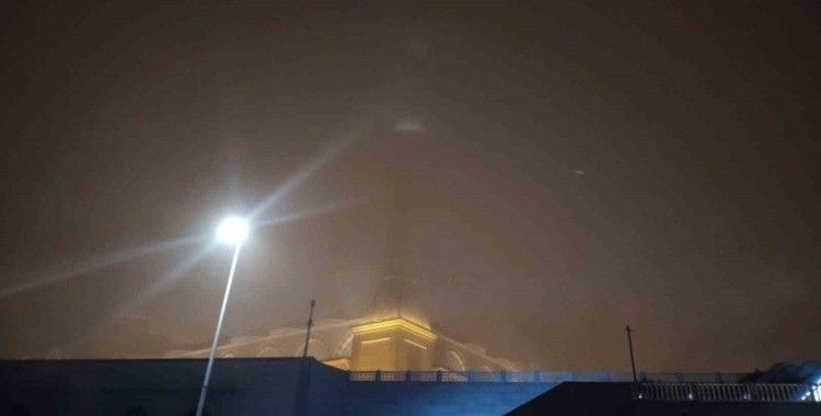İstanbul’da gece saatlerinde sis etkili oldu
