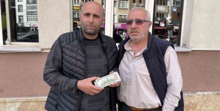 Dayı ve yeğeni buldukları 6 bin 250 dolar ve 400 euroyu polise teslim etti
