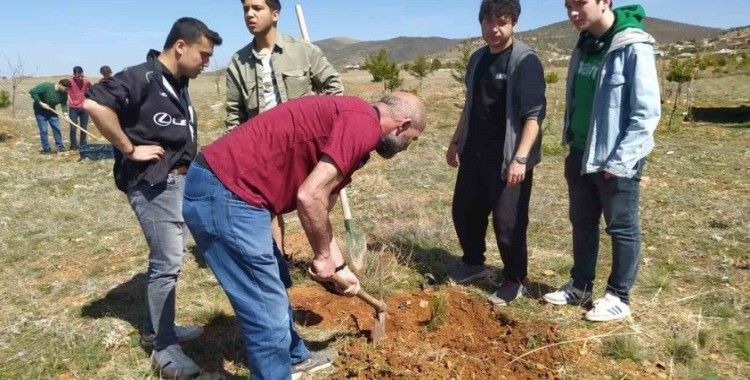 Hüyük’te şehitler anısına fidanlar toprakla buluşturuldu
