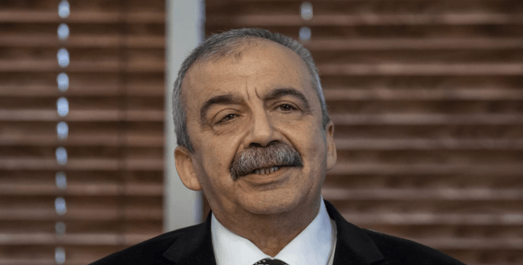 Sırrı Süreyya Önder'in sağlık durumuna ilişkin kardeşinden açıklama geldi: 'Ümitliyiz, bekliyoruz'