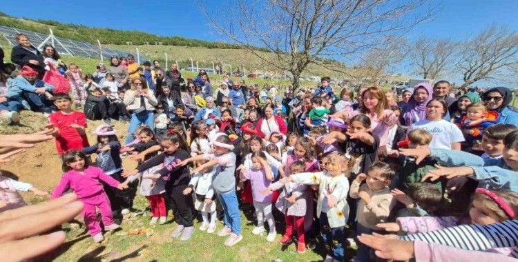 Uçurtmalar, gökyüzünü renklendirdi
