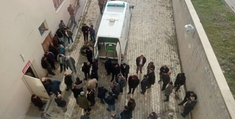 Oğlu ile çiriş toplamaya gitmişti
