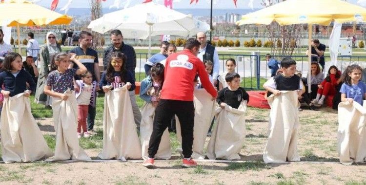 Minikler, 2’inci Çocuk Kitap Fuarı ve Şenliği’nde Spor AŞ ve KAYMEK ile çoşuyor
