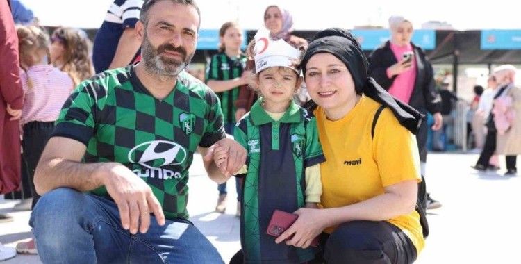 Meydanda çifte kutlama
