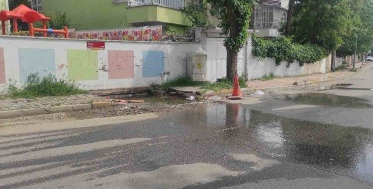 Batman’da su patlağı mahalleyi gölete çevirdi
