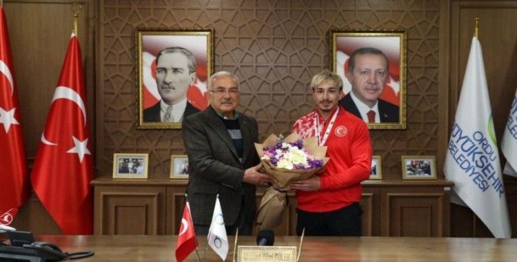 Avrupa şampiyonu milli halterci Yusuf Fehmi Genç, Ordu’da coşkuyla karşılandı
