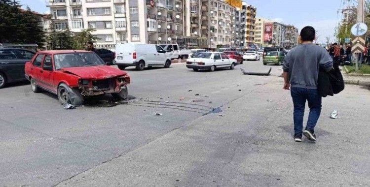 Otomobil ile motosiklet çarpıştı: 1 yaralı
