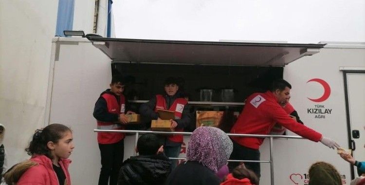 Tutak Kızılay temsilciliği çocukları unutmadı
